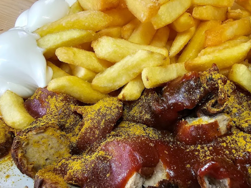 currywurst-pommes-majo